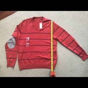 Izod sweater new with tag
